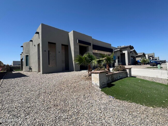 Building Photo - 13852 Paseo Alegre Dr