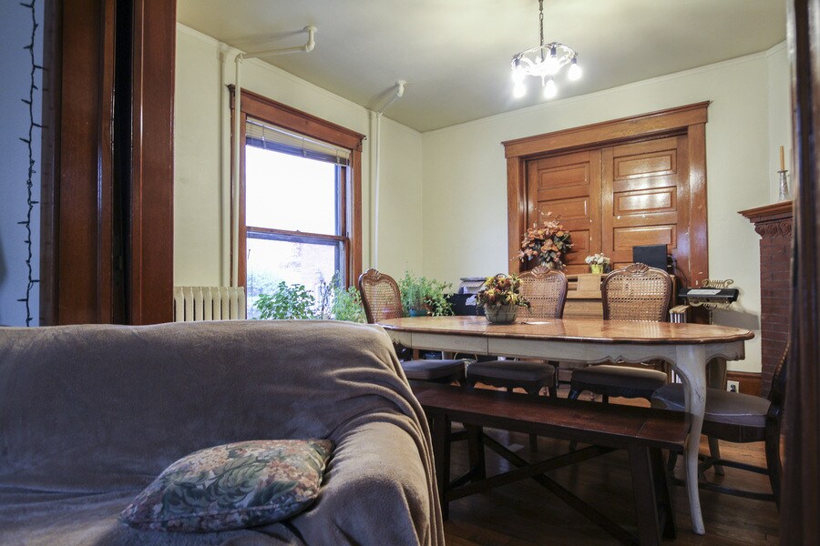 Vista desde la sala de estar - 213 N Division St