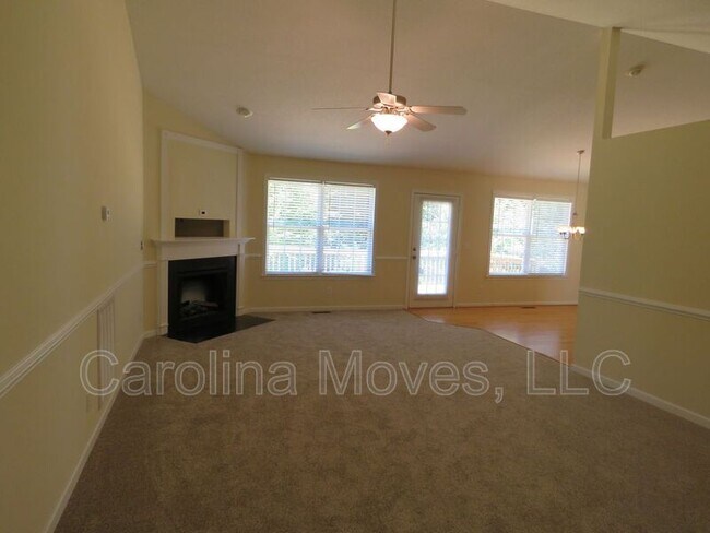 Foto del edificio - 22 Cunningham Cir