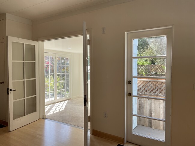 Sunroom overlooking back patio - 1130 Palo Alto Ave