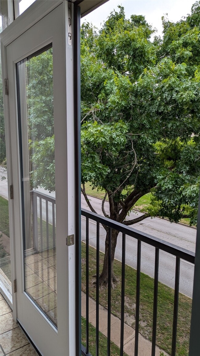 Building Photo - 2400 N Braeswood Blvd