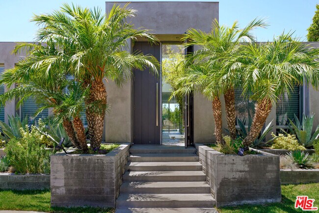 Building Photo - 9738 Arby Dr