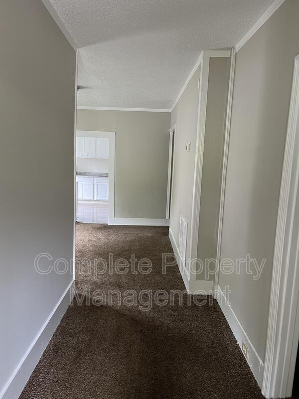 Building Photo - 1434 Thomason Ave