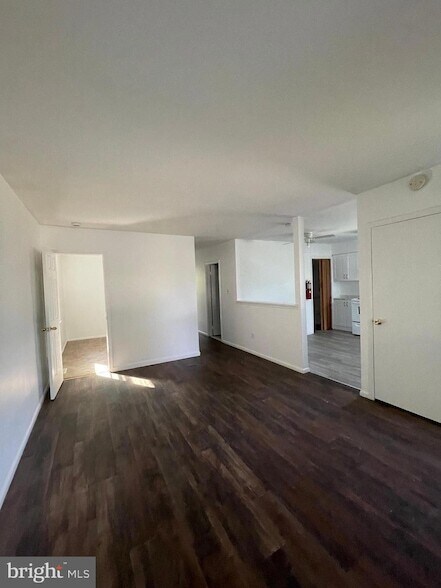 Foto del edificio - 711 E Maple Ave