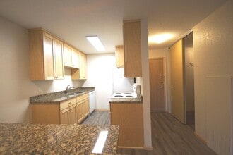 Building Photo - 1270 Larpenteur Ave W