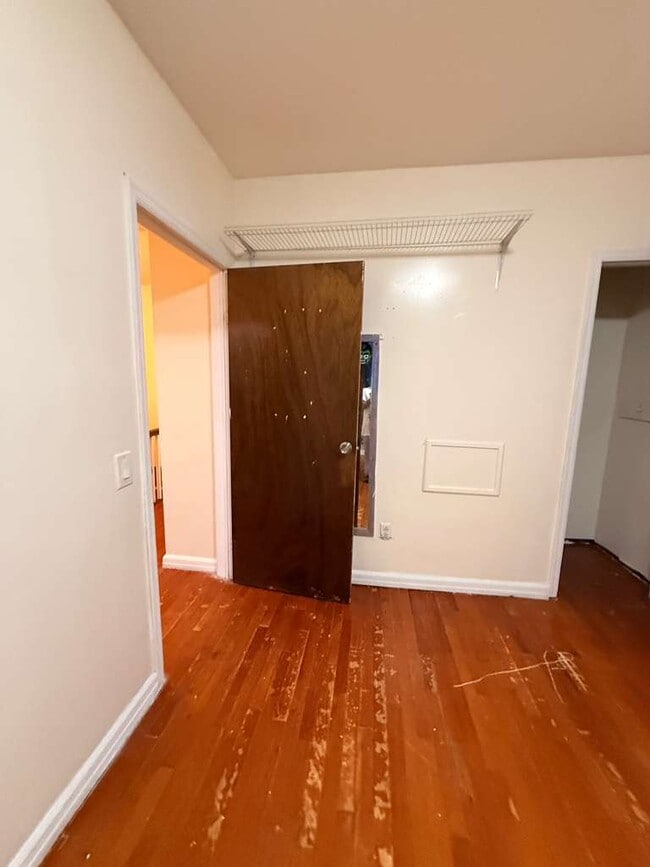 Building Photo - 321 Eldert Ln