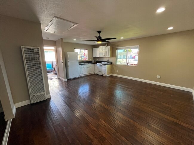 Building Photo - 5773 Venturi Dr