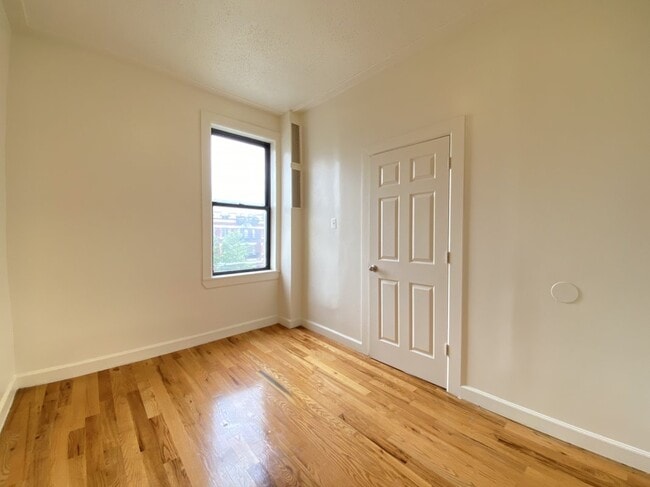 Building Photo - 566 W 162nd St