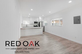 Building Photo - 608 W Hillcrest Blvd