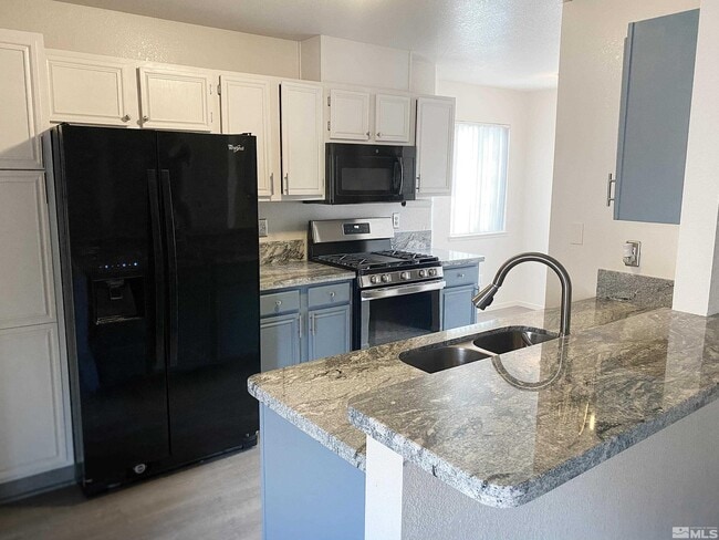 Building Photo - 4918 Bayridge Ln