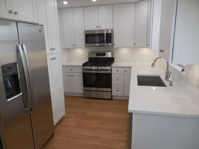 Building Photo - 1031 N Wilshire Ln