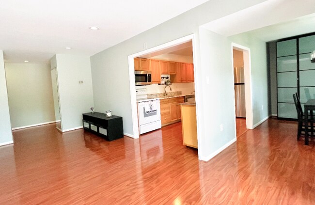 Building Photo - 9737 Kings Crown Ct