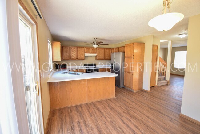Building Photo - Updated 3 Bedroom, 2.5 Bath Home In West D...
