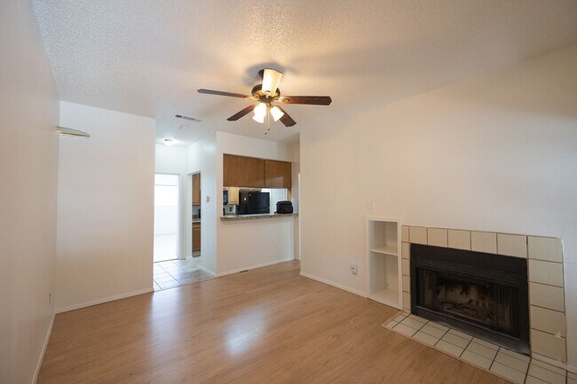 Foto del edificio - PRE-LEASE 2025/2026: ONE MONTH FREE!!! Opt...