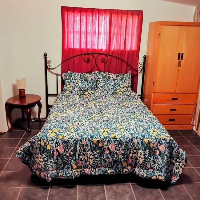 Building Photo - 1823 W 18th St