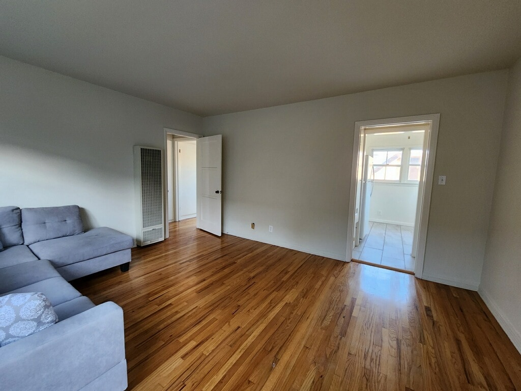 Primary Photo - 1619 Manning Ave