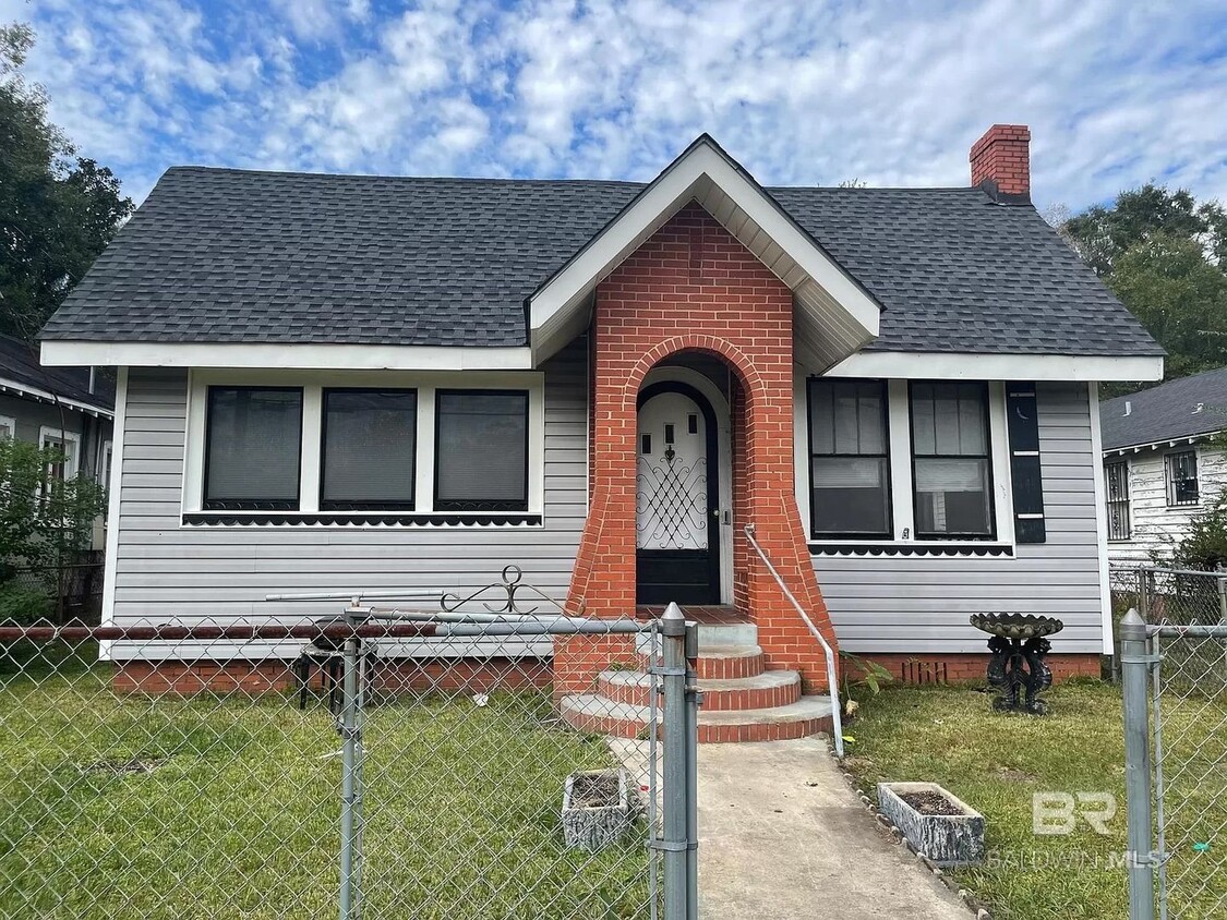 Primary Photo - 3 Bedroom 1 Bathroom House in Mobile