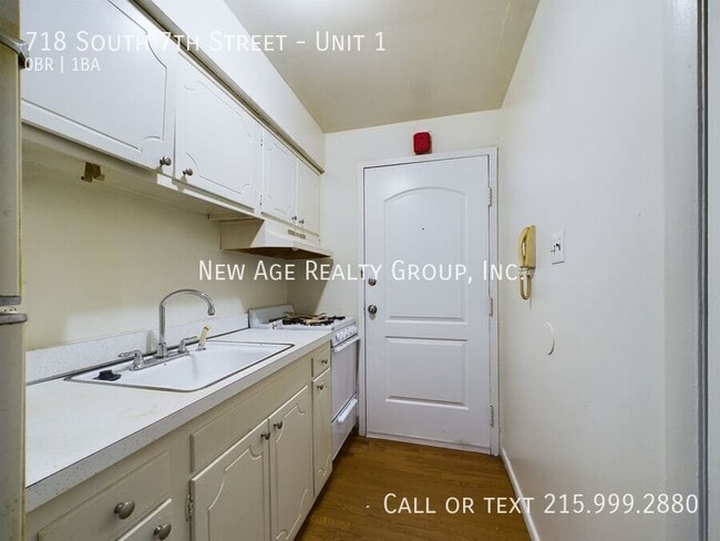 Building Photo - Studio apartment in Bella Vista!