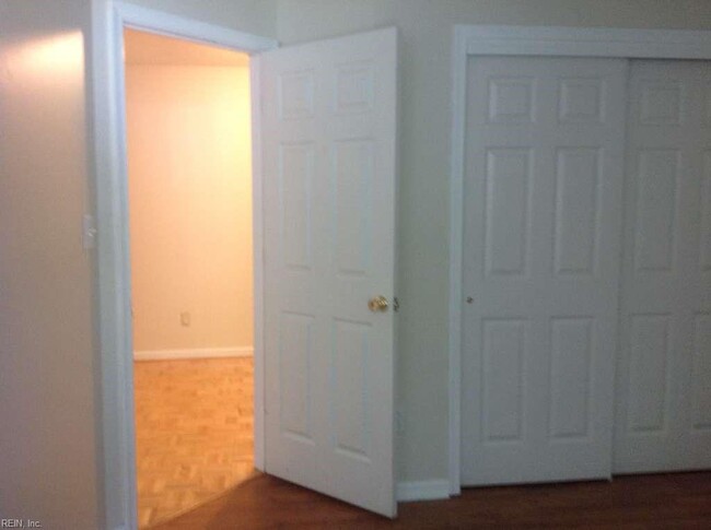 Building Photo - 861 Royal Grove Ct