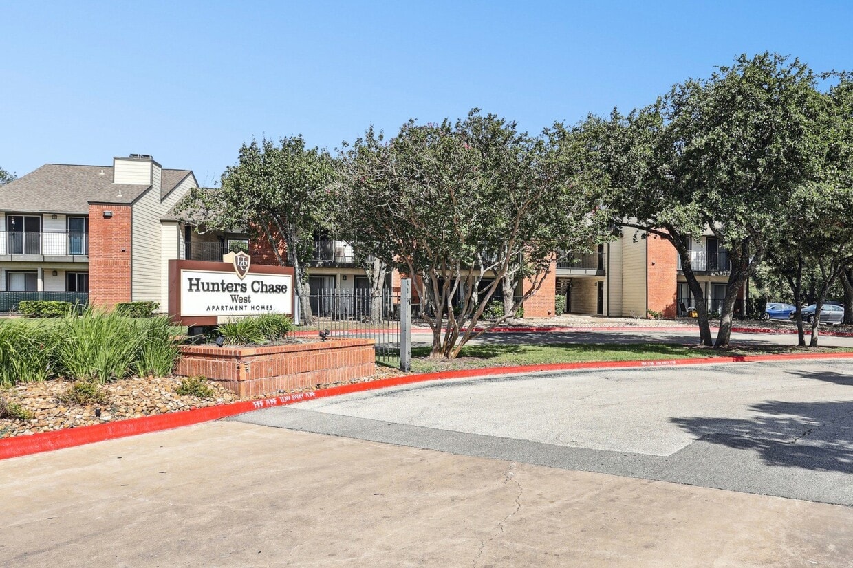 Hunters Chase 12342 Hunters Chase Dr Austin, TX 78729