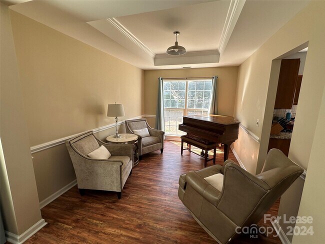 Building Photo - 9448 Willow Tree Ln