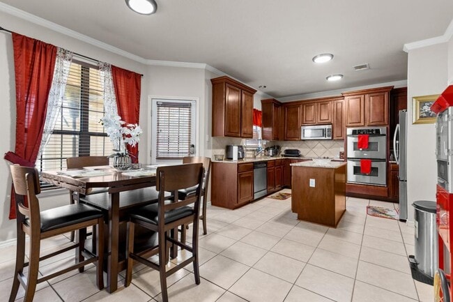Building Photo - 2802 Scottsdale Dr