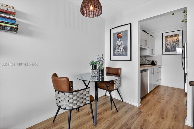 Foto del edificio - 2350 NE 135th St