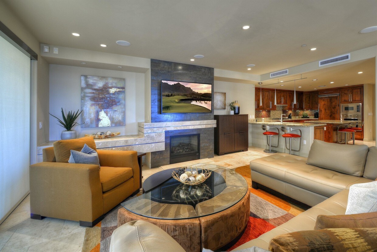 Foto principal - 7181 E Camelback Rd