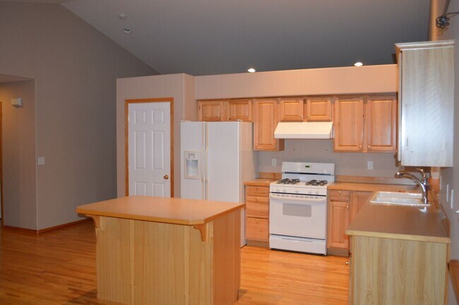Foto del edificio - A Rare Gem! One Level, 3 bedroom, Home in ...