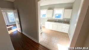 Foto del edificio - 538 Kayton Ave