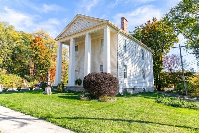 Building Photo - 604 E Seneca St
