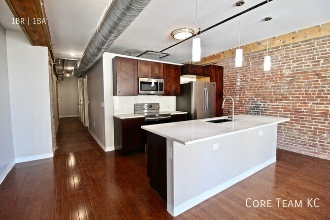 Foto del edificio - Large 1 bedroom loft in West Bottoms