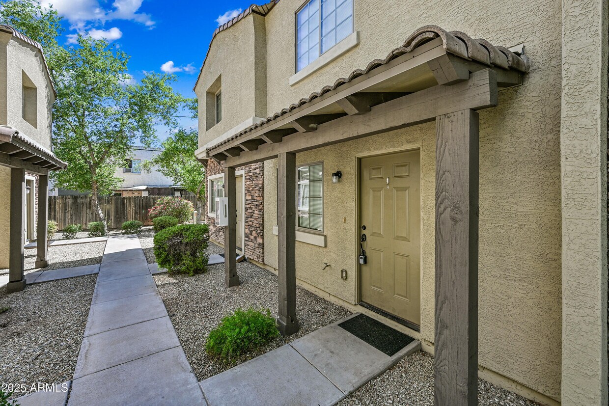 Foto principal - 2243 W Morten Ave