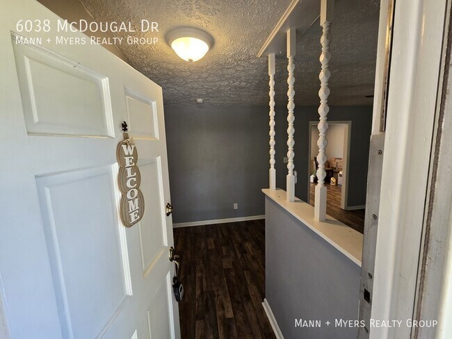 Foto del edificio - 6038 McDougal Dr