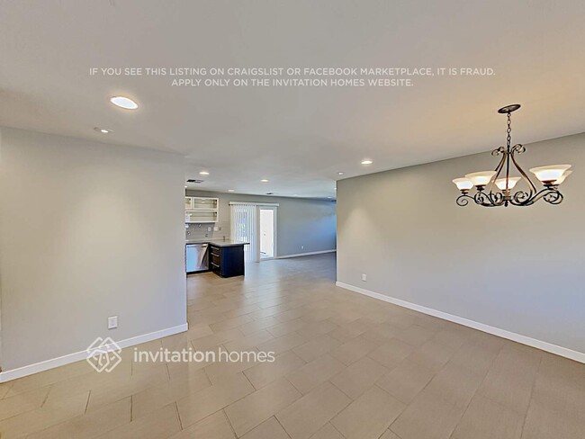 Building Photo - 1117 E Alameda Dr