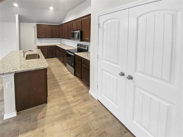 Foto del edificio - 9909 Mescalbean Blvd