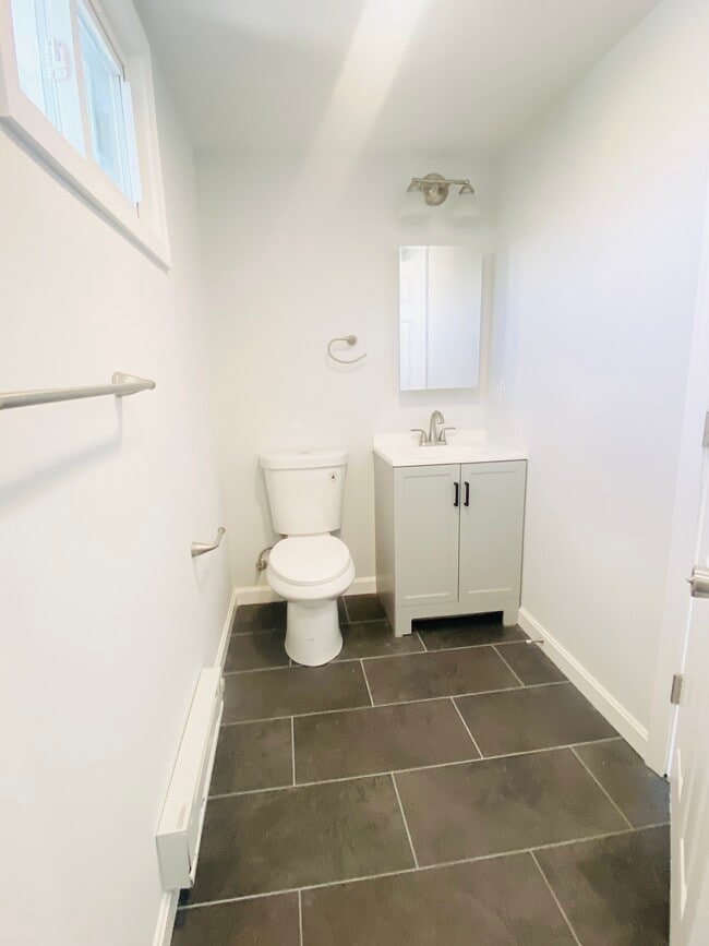 Building Photo - 48 Moulton Rd