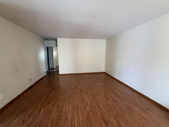 Foto del edificio - 8355 Westmore Rd