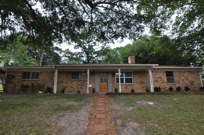 Building Photo - Coming Soon! 3 bedroom in the heart of Sou...