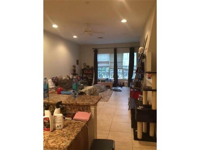 Foto del edificio - 5021 Vine Cliff Way E