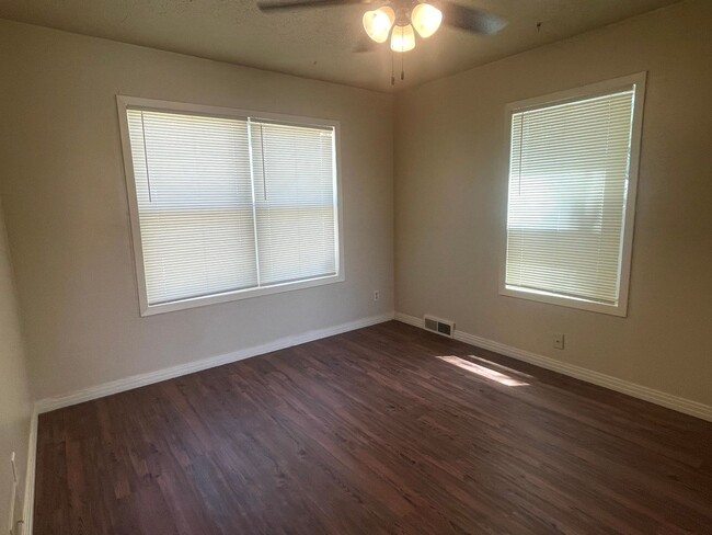 Building Photo - 2613 Ave F, Scottsbluff