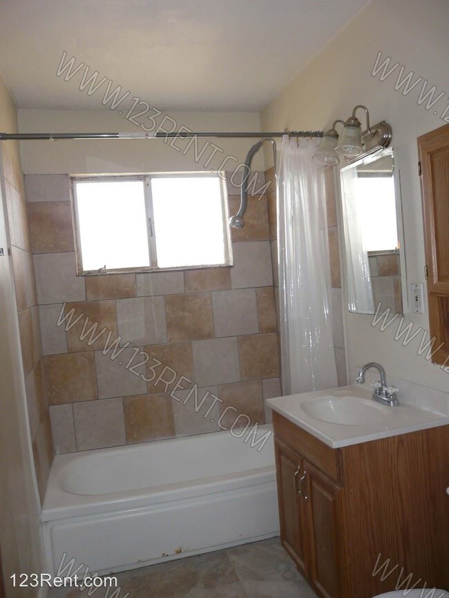 Foto del edificio - 3 br, 1.5 bath House - 12567 DAISY ST