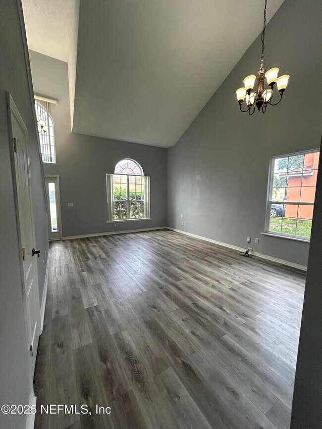 Building Photo - 10258 Meadow Point Dr