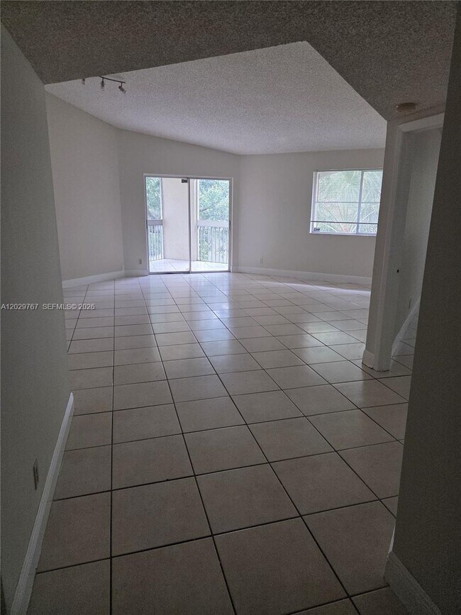 Foto del edificio - 9901 Westview Dr