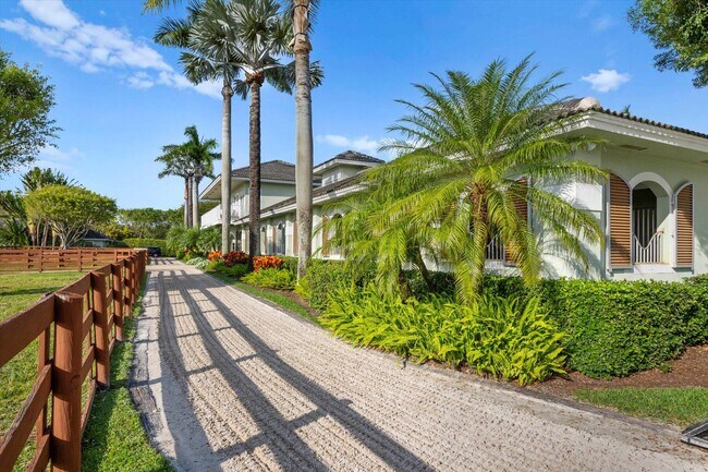 Foto del edificio - 3351 Grand Prix Farms Rd