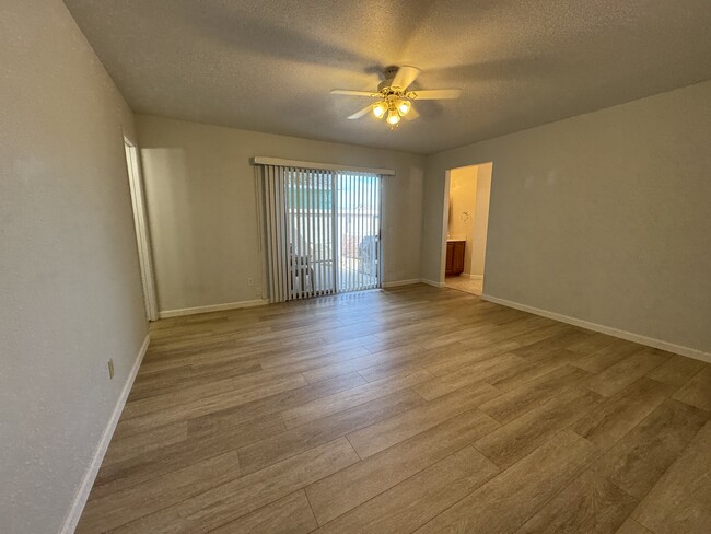 Building Photo - 1122 Avenida de las Estrellas