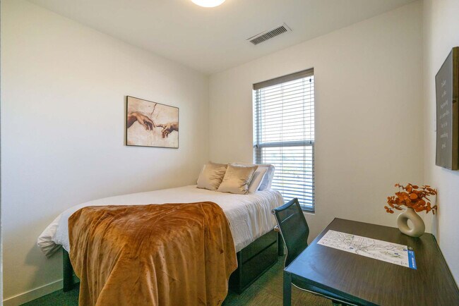 Building Photo - 305 E Front St