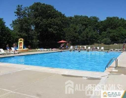 Foto del edificio - 18 College Dr