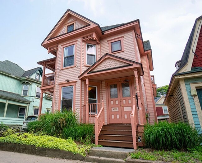 Available 7/1/26 Charming First Floor Apar... - Available 7/1/26 Charming First Floor Apar... Apartment