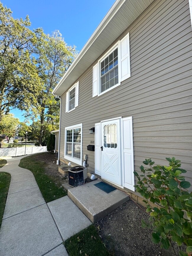 Building Photo - 1332 Woodcutter Ln